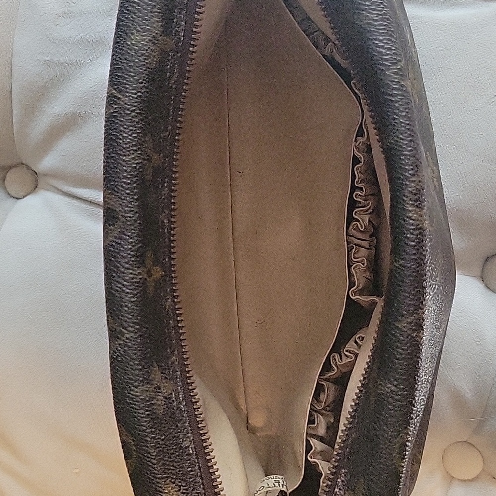 Louis Vuitton Monogram Trousse Toilette 28 - Picture 10 of 11